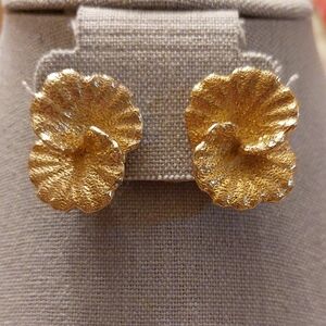CASTLECLIFF Vintage Clips Ginko Floral Hammered Goldtone Earrings EVC